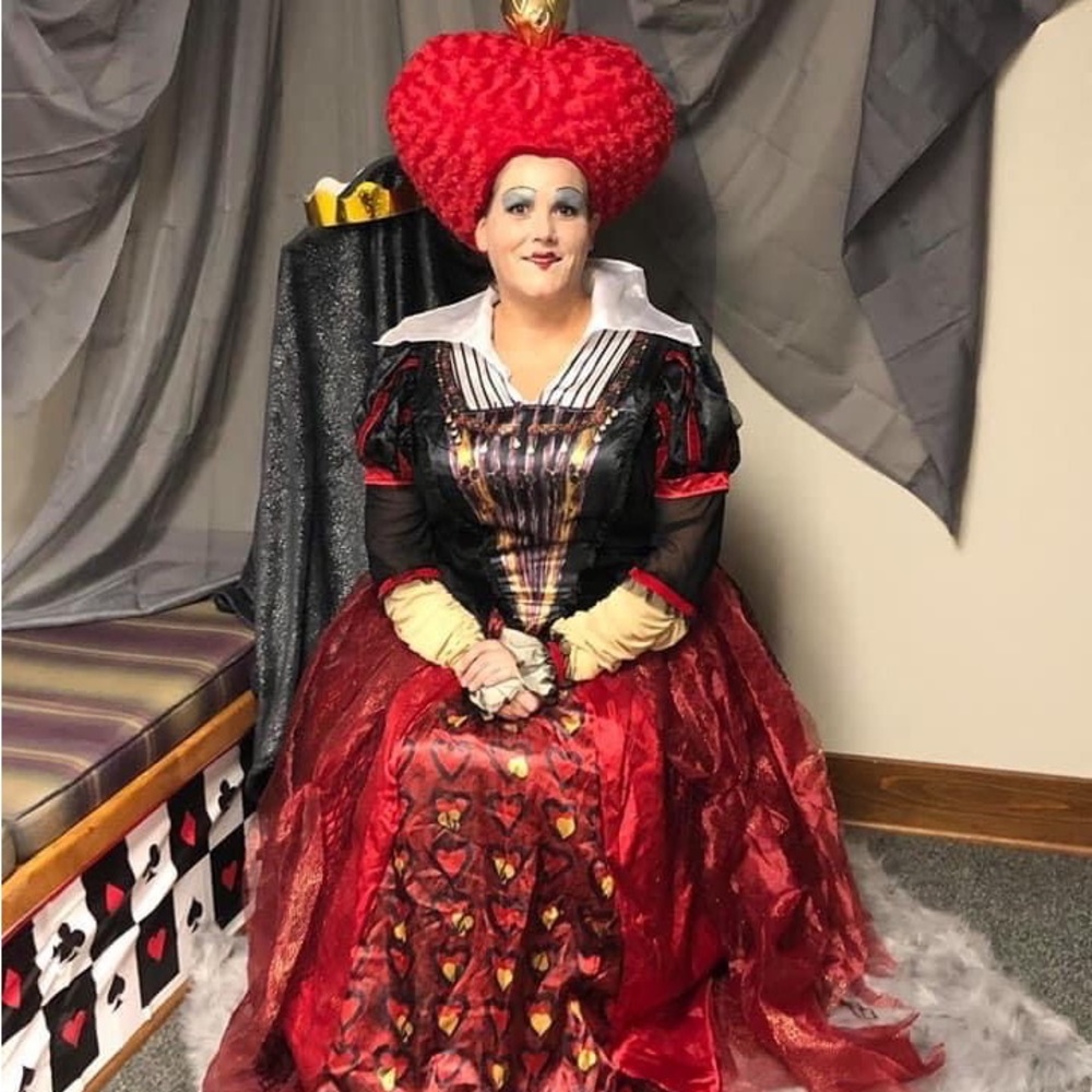 Queen of Hearts Costume.  Size XL 18/20. Includes Heart head piece.